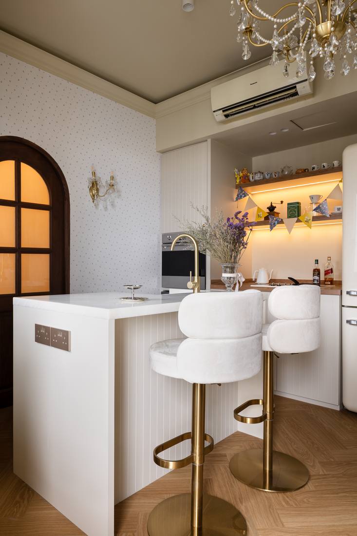 57 Flora Drive kitchen with chandelier and arched window